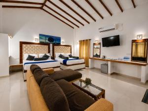 a living room with a couch and a bed at Mounts Edge Regency in Mahiyangana