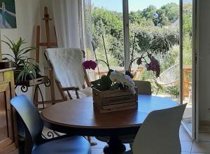 a room with a table with a box with flowers on it at Chambre d'hôtes Thé ou Café in Auray