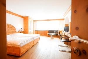 Televizors / izklaižu centrs naktsmītnē Albana Hotel Silvaplana
