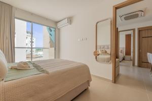a bedroom with a bed and a large mirror at BaiaKristal-Kabo3-3A in Cartagena de Indias