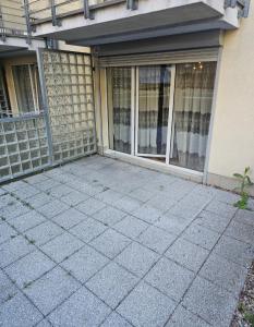 a patio in front of a building with windows at Apartament Merkury in Koszalin