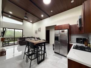 a kitchen and living room with a table and refrigerator at Pies descalzos in Upala