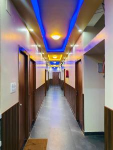 a corridor of a hallway with a blue ceiling at Hotel Vindhwasni Palace in Sītāmarhi