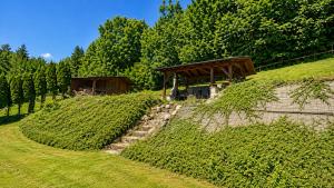 a hedge maze on a hill with a pavilion at Sluneční stráň - dům pro 9 osob in Dolni Dvur