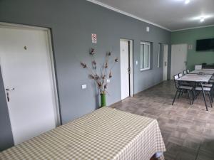 a room with a table and a vase with flowers in it at Dtos El Descanso in Termas de Río Hondo