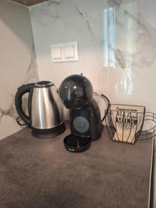 a tea pot and kettle on top of a counter at Zoya's house in Nea Kallikrateia