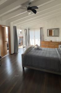 a bedroom with a bed and a ceiling fan at Sierra Central By Chic Hotel Group in Tepoztlán
