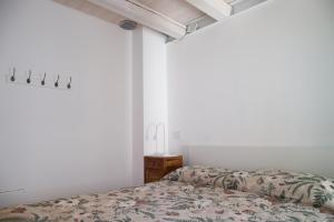 a bedroom with a bed and a window at Sottomarina Suite Palazzo Storico in Chioggia