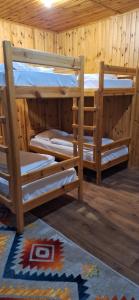 a room with two bunk beds in a cabin at Poduszka mini-hotel in Stantsiya Rokitno Volynskoye