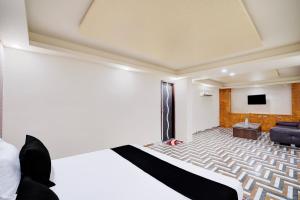 a hotel room with a bed and a flat screen tv at Hotel O M3M Paradise in Bhiwadi