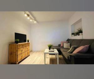 a living room with a couch and a tv at Alojamiento cerca de la Playa in Valencia