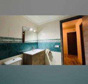 a bathroom with a sink toilet and a mirror at Alojamiento cerca de la Playa in Valencia