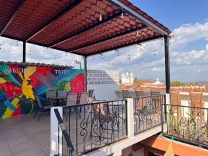 a balcony with tables and chairs on a roof at Terrazas Guest House-Hostal in Suchitoto