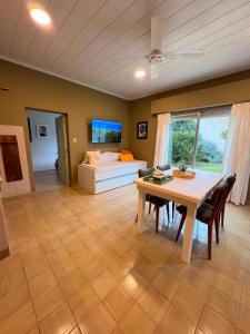 a living room with a table and a bed at Rancho nuevo in Carhué