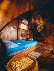 a bedroom with a bed and a table in a room at CHALÉ ANGELIM in Belém