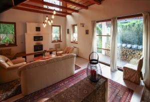 a living room with a couch and a fireplace at Bambuszkert in Kisoroszi