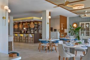 a restaurant with tables and chairs and a kitchen at H Bellavista Mojácar in Mojácar