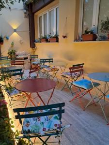 a group of tables and chairs in a patio at Hotel Minerva in Siena