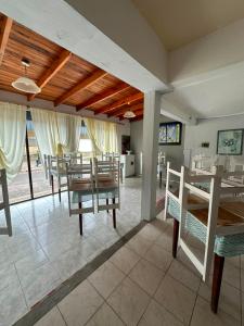 a dining room with tables and chairs in a room at Hotel San Jose in Federación