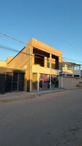 a building on the side of a street at Villa Marçal in São Mateus