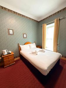a bedroom with a large bed and a window at Imperial Lodge in Lisdoonvarna