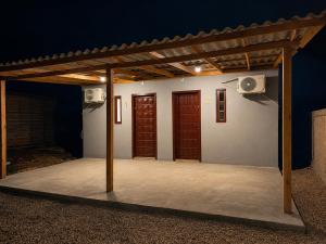 a room with two doors and two speakers at Pousada Vale das Flores in Charqueadas