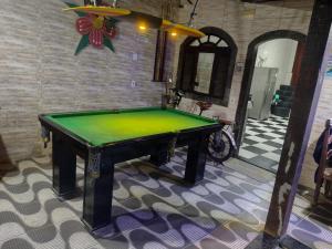 a pool table in the middle of a room at Recanto dos Loureiros in Saquarema