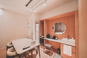 a bathroom with a sink and a mirror at 호텔 인썸니아 Hotel Insomnia 失眠酒店 in Daegu +273 photos