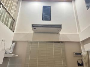 a room with a ceiling with a window at Naruemon in Ban Madua Wan +8 photos