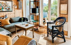 a living room with a couch and a table at Stunning Home In Seim With Wifi in Seim