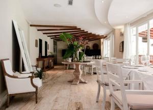 a dining room with white tables and white chairs at Sublimeluxcondo Terrenas Jaccuzibeachfront in Las Terrenas