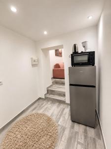 a kitchen with a refrigerator and a microwave at Studio Zoo & Châteaux in Faverolles-sur-Cher