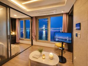 a living room with a view of the bay bridge at Crystal Ocean House 무료주차 in Kwangan-dong
