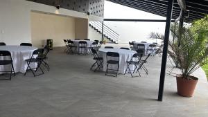a row of tables and chairs in a room at Natura suite's & eventos in Guadalajara