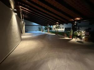 an empty hallway of a building with a parking garage at Natura suite's & eventos in Guadalajara