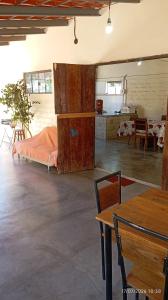 a room with a bed and a table and chairs at Chalé Primavera in Cavalcante