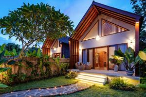 a home with a pathway leading to the front door at Canvas Escape Resort in Ubud