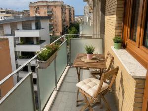a balcony with a table and chairs on a balcony at Carducci Mare e Monti in Pescara