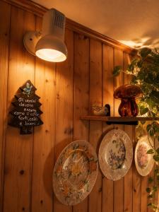 a room with wooden walls with plates and a light at Maso Patrizia - Rifugio caldo tra le vette in Pieve Tesino
