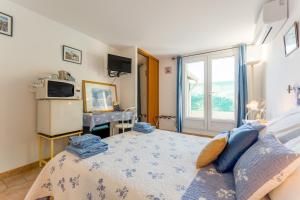 a bedroom with a large bed and a window at Chambres D'hôtes La Sousto in Châteaurenard