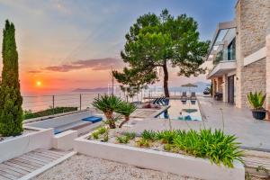 a house with a swimming pool and a sunset at TEKCE Villa Faralya N131 in Kızılcakaya