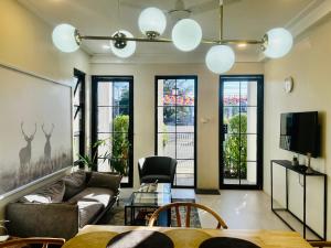 a living room with a couch and a tv at Benita At the Plaza in Dolores