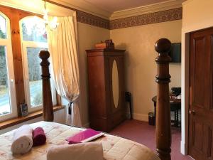 Postel nebo postele na pokoji v ubytování RossMor Bed & Breakfast