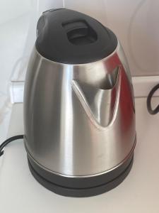 a silver and black toaster sitting on a counter at Casa Vacanze Nautilus in Termoli