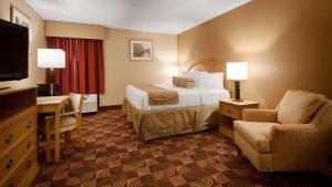 a hotel room with a bed and a television at Best Western Martinsville Inn in Martinsville