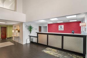 a lobby of a hospital with a red wall at Quality Suites Pineville - Charlotte in Charlotte +36 photos
