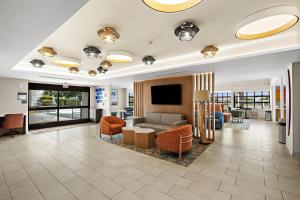 a lobby with a couch and a tv and chairs at Hampton Inn San Simeon Cambria in San Simeon