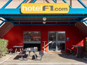 a red building with a hotel london sign on it at HôtelF1 Angoulême in Champniers