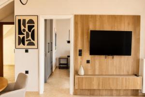 a living room with a flat screen tv on a wall at Luminosa Collection - Casa Celeste in Razáta