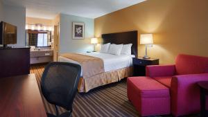 a hotel room with a bed and a chair at Chattanooga Heritage Inn in Silverdale +57 photos